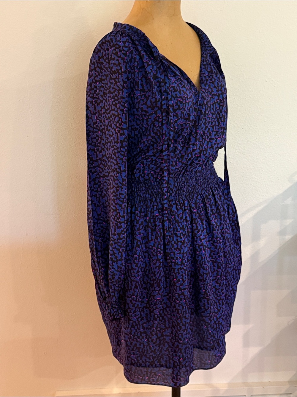 Rungolee sz S Blue Printed 100% silk V-Neck Long Sleeve Dress 17”x36” great cond